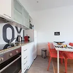 Lovelystay - Porto Box