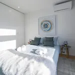 Lovelystay - Wohaza Apartment With Free Private Parking