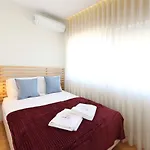 Hm - Living Batalha Square 1