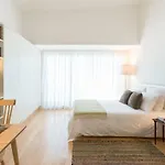 Bright Downtown Apartment