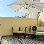 Classic Comfort At Porto Center