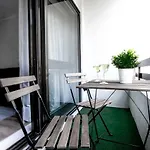Downtown 2 Bedroom Peaceful Flat - Balcony & Private Parking