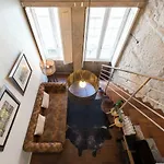 Modern Vintage Apartment In Porto