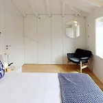 Hm - Flores Skylight