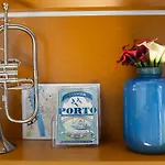 Homeintown Camoes - Downtown Elegant Studio Ac & Wifi