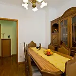 Rustic Bright Flat With Netflix - City Centre