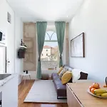 Host Wise - Charming Flat With Netflix - River View