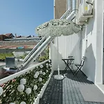 Baixa24 •P1L• Amplo Estudio Na Baixa Com Varanda