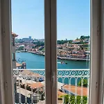 Amazing Riverside Balcony 2Br Apartment