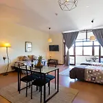 Cozy Sunny Flats By Hostwise