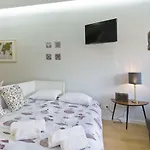 2 Comfortable Stunning Flats - City Center
