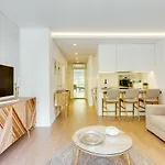 Wood Premium Downtown Apartment By Da\'Home
