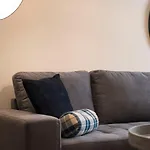 Lovelystay - Homey Feeling Flat W/ Free Parking