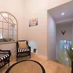 Lovelystay - Porto Peaceful Living W/ Backyard