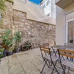 Nomad\'S Terrace & Spacious