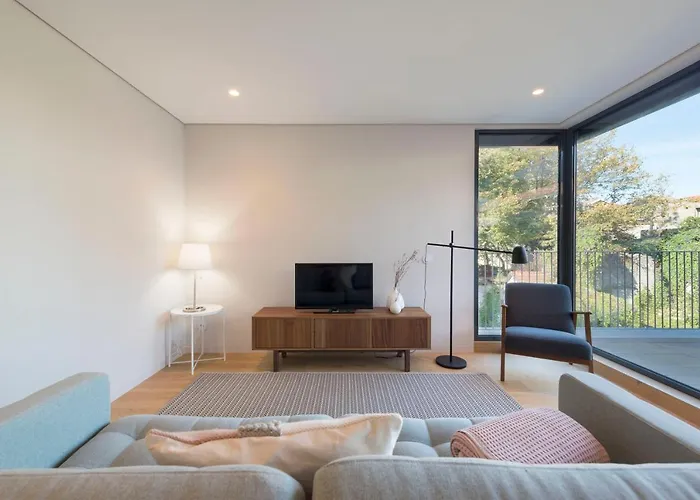 Lovelystay - Primrose 2Br Flat With Free Parking, Ac And Balcony