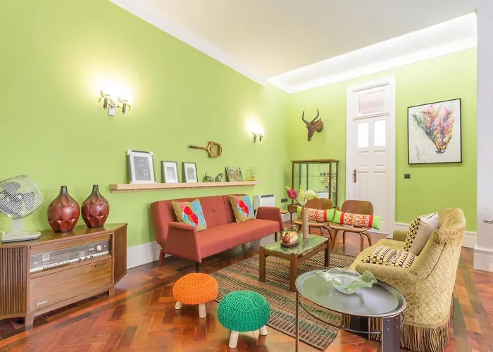 Vintage Downtown Apartment With Patio
