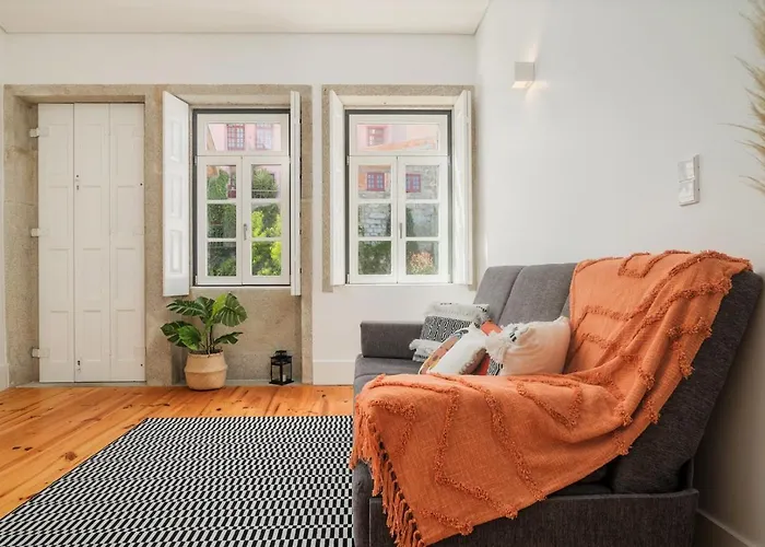 Flores Street Apartments