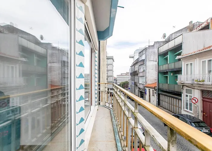 Oporto Trindade Downtown