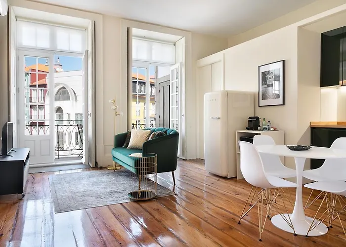 Historic Apartment At Cardosas With Balcony