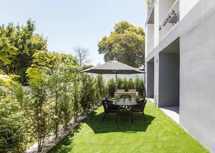 Superb 1Br Flat W/ Garden, Ac & Free Parking By Lovelystay