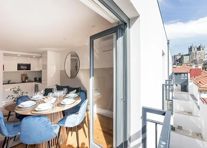 Bright 3Br Flat W/ Ac In City Center By Lovelystay