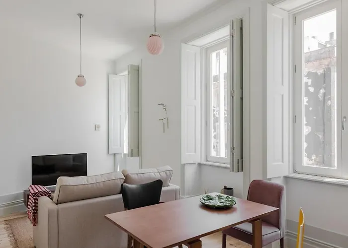 Charming Camoes Apartment In Porto With Ac & Wi-Fi