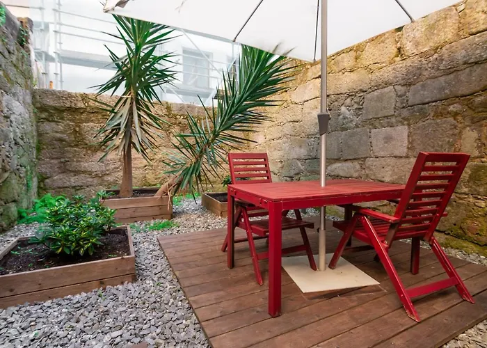 Low Cost Parking - Private Garden - Almada 392