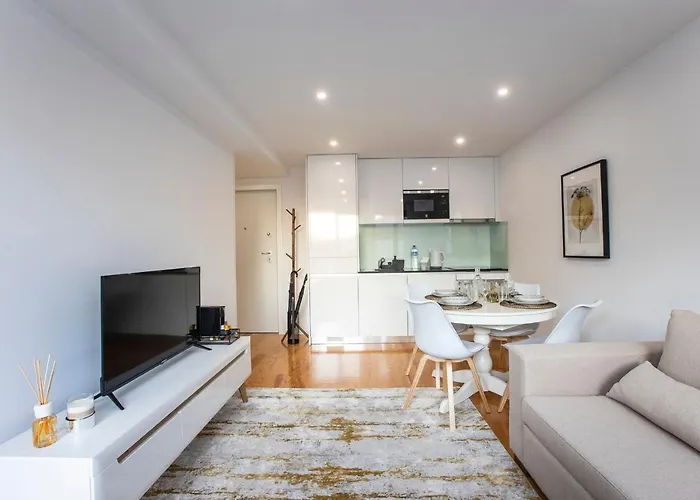 City Center 2Br Flat W/ Ac By Lovelystay