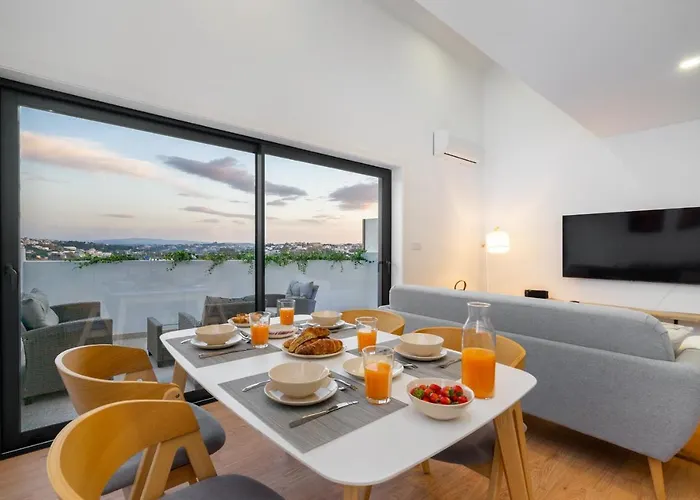 Whome Riverside View Premium Apartment W/ Ac & Terrace