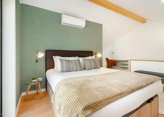 Whome Riverside View Premium Apartment W/ Ac & Terrace