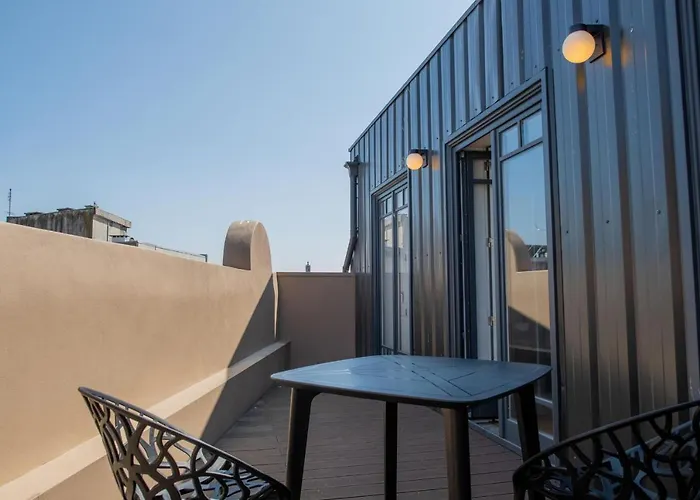 Spacious Studio W/ Balcony & Ac By Lovelystay