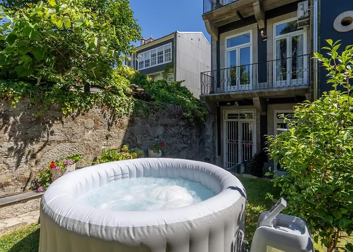 Homely Noble Flats - Garden&Jacuzzi