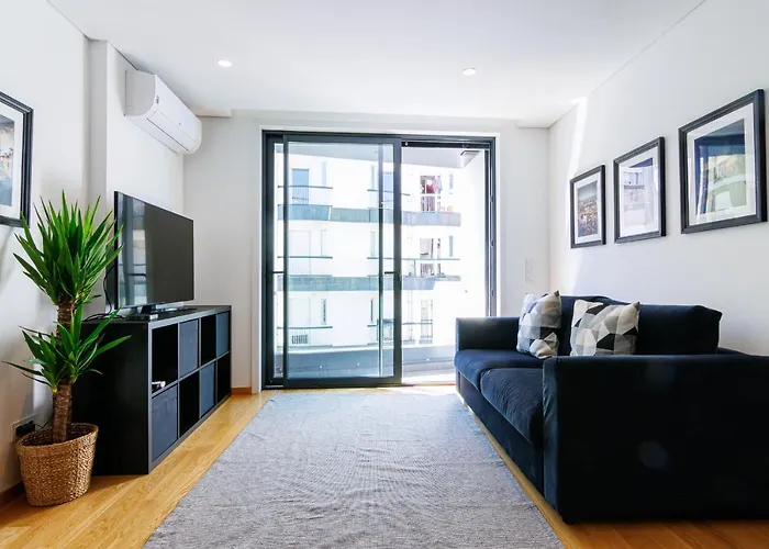 New Camoes Deluxe Apartment With Ac And Free Parking