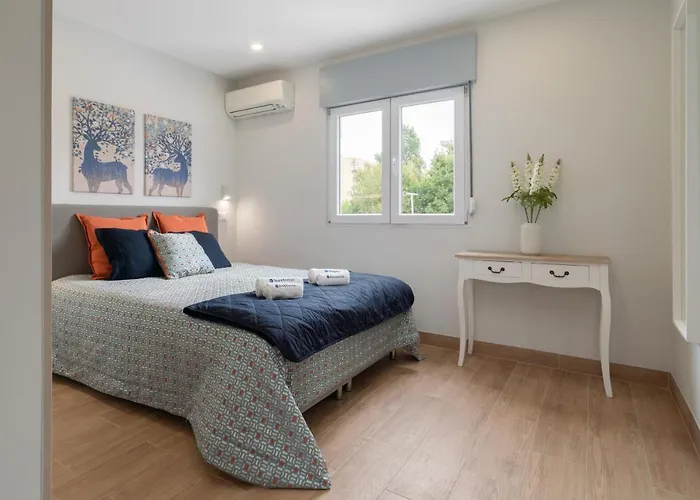 Charming Bright House W/ Garden