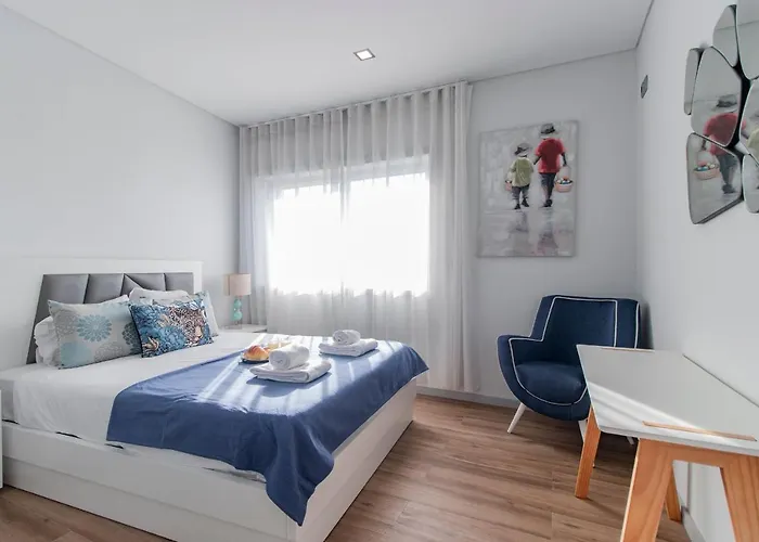 Downtown 1Br Apartment W/ Balcony By Lovelystay