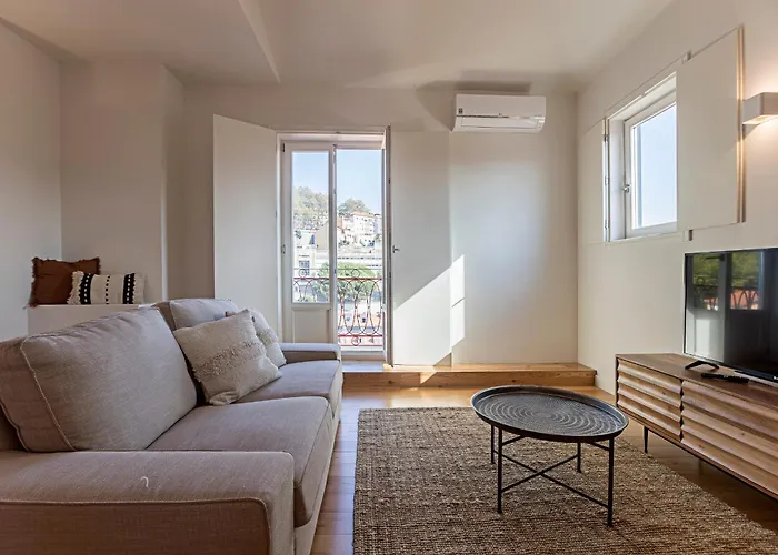 Wonderful Flat Near River W/ Ac By Lovelystay