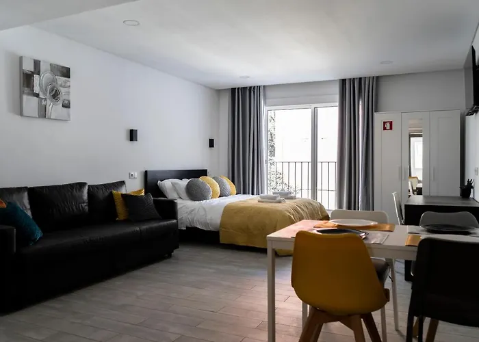 Almada Downtown 203