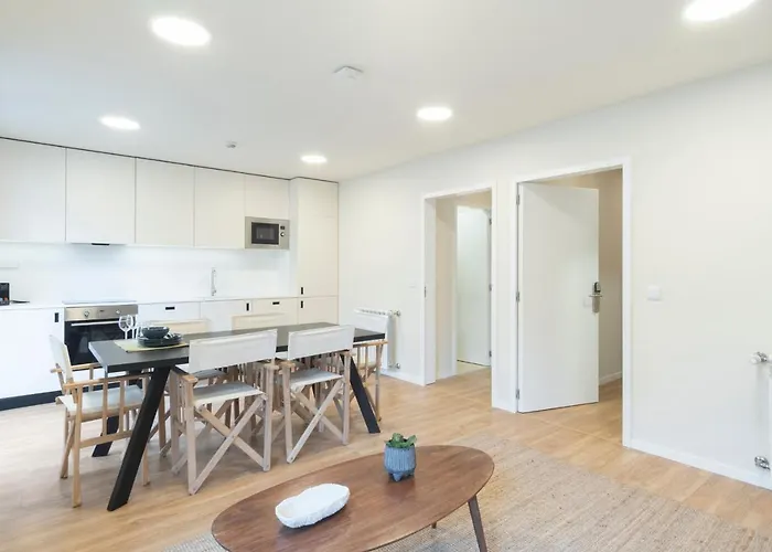 Two Bedroom Apartment With Patio Near The Beach