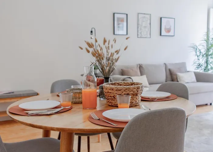 Virtudes Flat W/ Ac & Balcony By Lovelystay