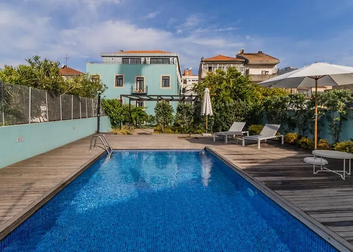 Central Studio W/ Pool, Ac & Patio By Lovelystay