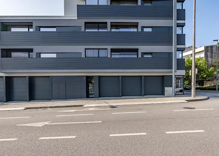 Nomads Lux - 2Bdr & Parking Flores Square Porto