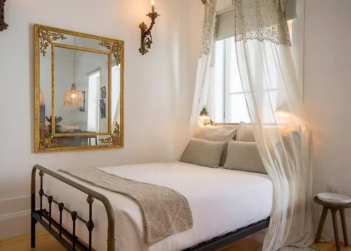Central And Lovely Apartment With Balcony In Porto
