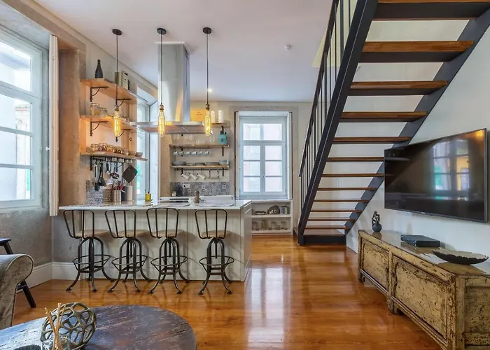 Elegant 2Br Duplex In City Center By Lovelystay