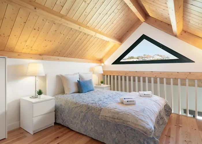 Host Wise - Lovely & Cozy Duplex Flat