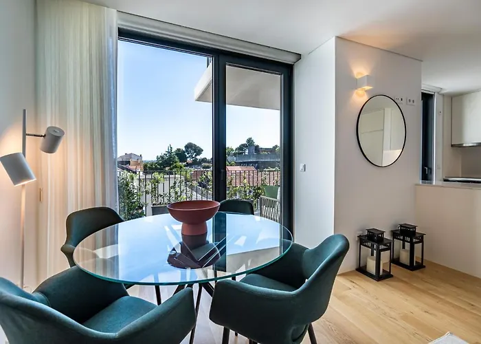 Bonfim Living - Great Location, Al Fresco Dining And Free Private Parking