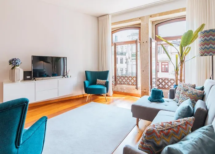 Mouzinho Downtown 2Br W/ Parking By Lovelystay