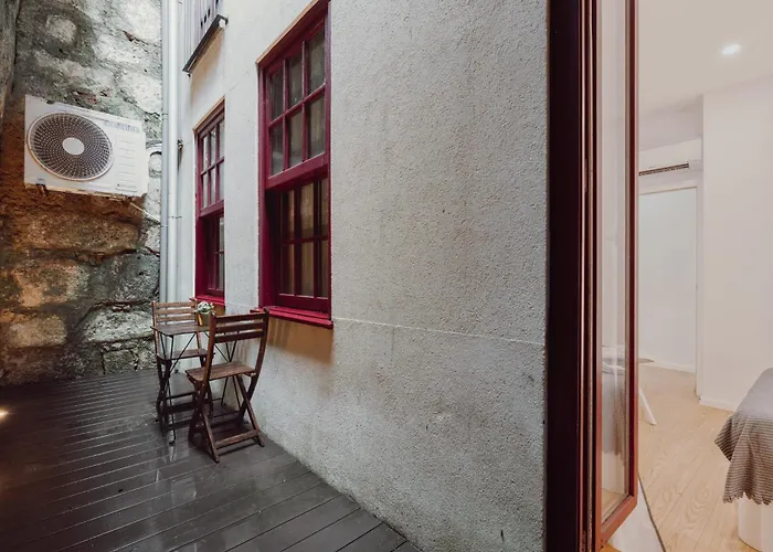 Apartment In Alfandega By Best2Stay
