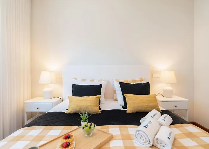 Host Wise - Gorgeous Spacious Flat - Ace Location