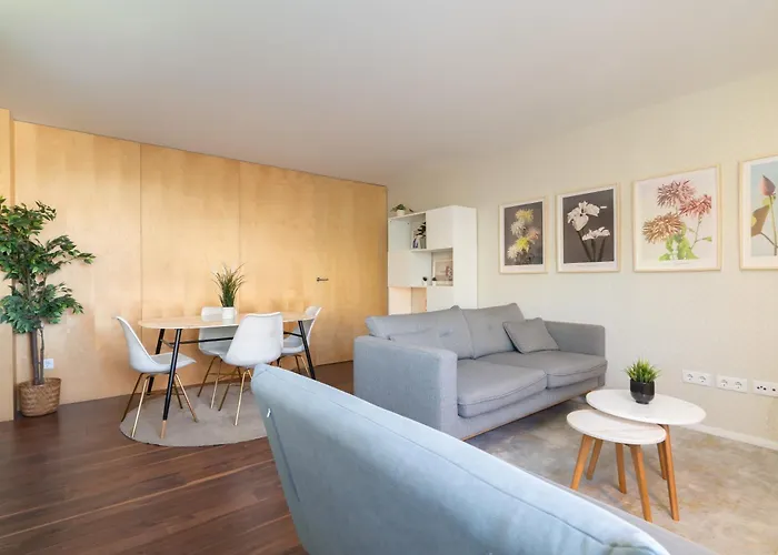 Host Wise - Restful Minimalist Flat - Balcony